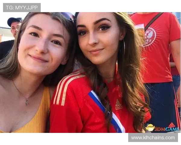 世界杯美女球迷出镜瞬间，捕捉最美瞬间点燃赛场激情