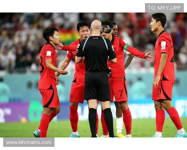 世界杯韩国加纳：比赛中的关键时刻与裁判判罚争议